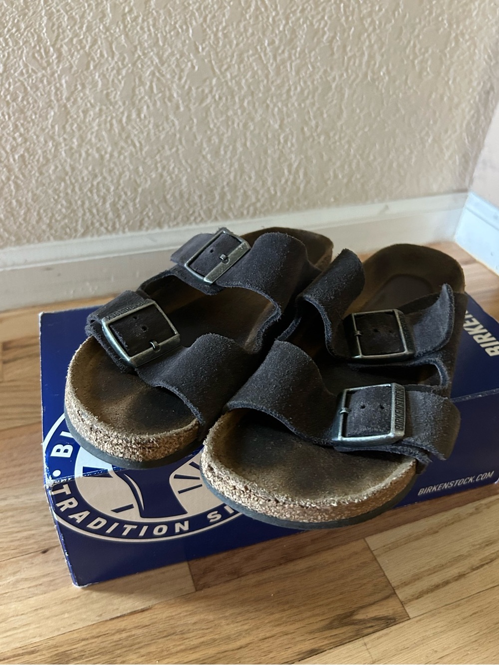 Birkenstock Women’s Velvet Gray Suede Arizona Narrow Fit